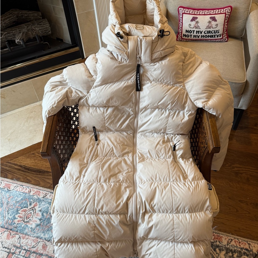 Aritzia Women’s Super Puff White Medium